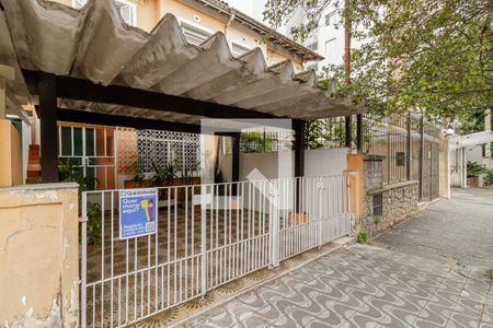 Casa à venda com 150m², 3 quartos e 2 vagas Casa à venda com 150m², 3 quartos e 2 vagasFachada