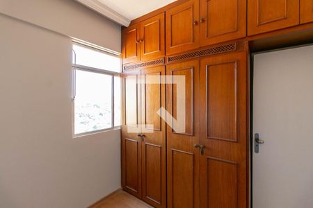 Quarto 2 de apartamento para alugar com 2 quartos, 55m² em Nova Suíça, Belo Horizonte