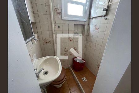 Banheiro de serviço de apartamento para alugar com 3 quartos, 115m² em Flamengo, Rio de Janeiro