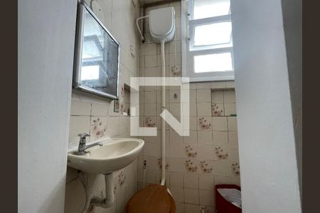Banheiro de serviço de apartamento para alugar com 3 quartos, 115m² em Flamengo, Rio de Janeiro
