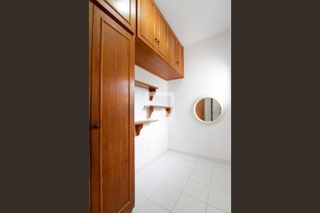 Apartamento à venda com 225m², 4 quartos e 3 vagas Apartamento à venda com 225m², 4 quartos e 3 vagasQuarto de Serviço