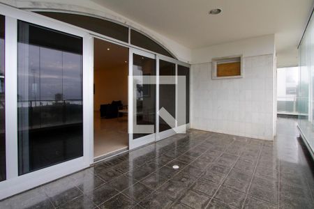 Apartamento à venda com 225m², 4 quartos e 3 vagas Apartamento à venda com 225m², 4 quartos e 3 vagasVaranda