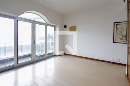 Apartamento à venda com 225m², 4 quartos e 3 vagas Apartamento à venda com 225m², 4 quartos e 3 vagasQuatro 1 suíte
