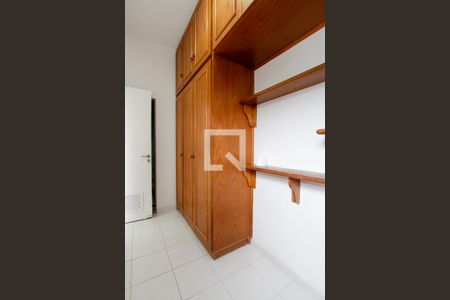 Apartamento à venda com 225m², 4 quartos e 3 vagas Apartamento à venda com 225m², 4 quartos e 3 vagasQuarto de Serviço