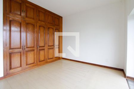 Apartamento à venda com 225m², 4 quartos e 3 vagas Apartamento à venda com 225m², 4 quartos e 3 vagasQuatro 1 suite