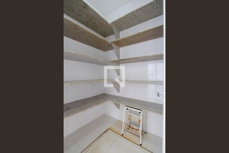 Apartamento à venda com 225m², 4 quartos e 3 vagas Apartamento à venda com 225m², 4 quartos e 3 vagasDespensa