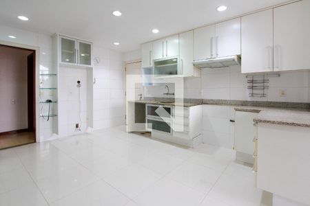 Apartamento à venda com 225m², 4 quartos e 3 vagas Apartamento à venda com 225m², 4 quartos e 3 vagasCozinha