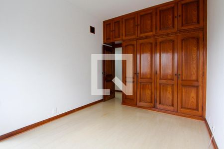 Apartamento à venda com 225m², 4 quartos e 3 vagas Apartamento à venda com 225m², 4 quartos e 3 vagasQuarto 3