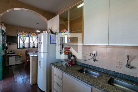 Casa à venda com 418m², 3 quartos e 2 vagasCozinha 