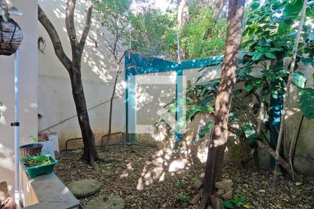 Casa à venda com 305m², 2 quartos e 2 vagas Casa à venda com 305m², 2 quartos e 2 vagasÁrea externa