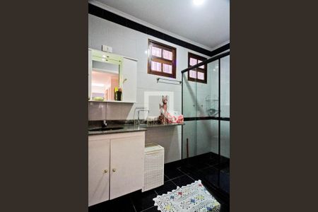 Casa à venda com 305m², 2 quartos e 2 vagas Casa à venda com 305m², 2 quartos e 2 vagasBanheiro