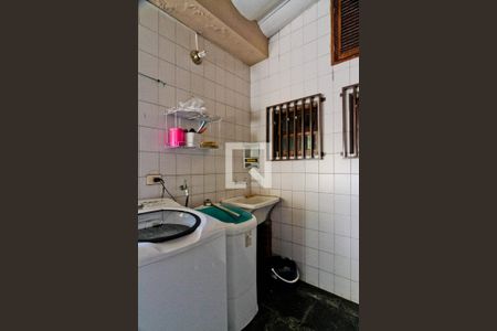 Casa à venda com 305m², 2 quartos e 2 vagas Casa à venda com 305m², 2 quartos e 2 vagasÁrea de Serviço