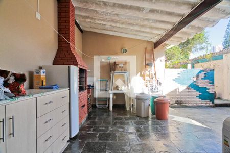 Casa à venda com 305m², 2 quartos e 2 vagas Casa à venda com 305m², 2 quartos e 2 vagasÁrea de Serviço