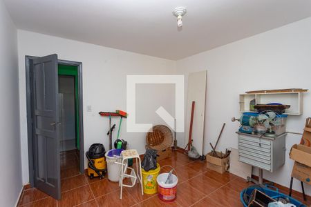 Casa à venda com 200m², 4 quartos e 2 vagas Casa à venda com 200m², 4 quartos e 2 vagasEdícula - quarto
