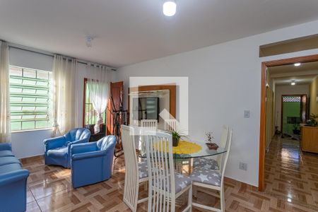 Casa à venda com 200m², 4 quartos e 2 vagas Casa à venda com 200m², 4 quartos e 2 vagasCasa 2 - sala