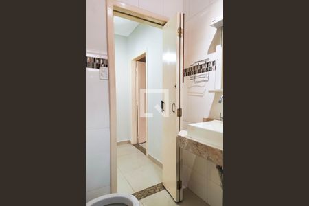 Casa para alugar com 240m², 3 quartos e 1 vaga Casa para alugar com 240m², 3 quartos e 1 vagaBanheiro Social