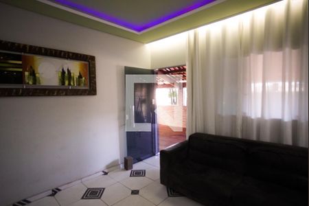 Sala de casa à venda com 2 quartos, 200m² em Diamante, Belo Horizonte