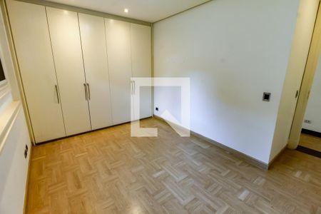 Casa de condomínio à venda com 518m², 4 quartos e 8 vagas Casa de condomínio à venda com 518m², 4 quartos e 8 vagasSuíte 2