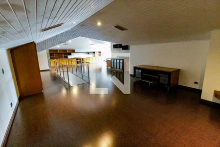 Casa de condomínio à venda com 518m², 4 quartos e 8 vagas Casa de condomínio à venda com 518m², 4 quartos e 8 vagasSótão - detalhes