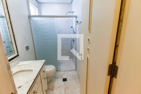 Casa de condomínio à venda com 518m², 4 quartos e 8 vagas Casa de condomínio à venda com 518m², 4 quartos e 8 vagasBanheiro da Suíte 4