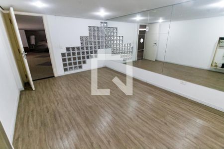 Casa de condomínio à venda com 518m², 4 quartos e 8 vagas Casa de condomínio à venda com 518m², 4 quartos e 8 vagasSala de ginastica