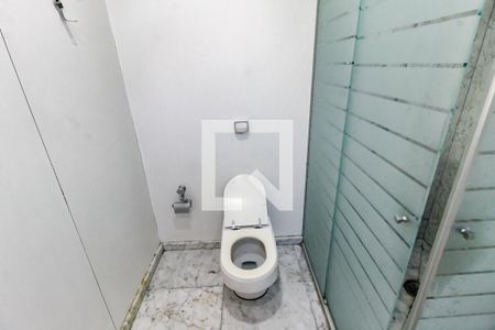 Casa de condomínio à venda com 518m², 4 quartos e 8 vagas Casa de condomínio à venda com 518m², 4 quartos e 8 vagasBanheiro da Suíte 2