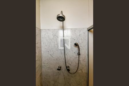 Casa de condomínio à venda com 518m², 4 quartos e 8 vagas Casa de condomínio à venda com 518m², 4 quartos e 8 vagasBanheiro da Suíte 4