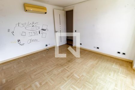 Casa de condomínio à venda com 518m², 4 quartos e 8 vagas Casa de condomínio à venda com 518m², 4 quartos e 8 vagasSuíte 3