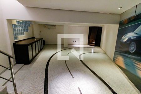 Casa de condomínio à venda com 518m², 4 quartos e 8 vagas Casa de condomínio à venda com 518m², 4 quartos e 8 vagasAdega