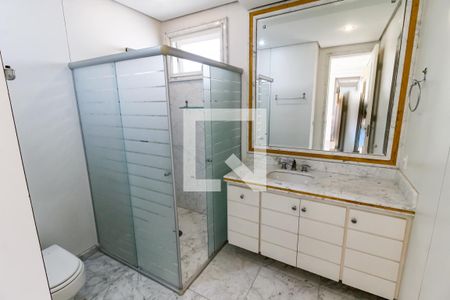 Casa de condomínio à venda com 518m², 4 quartos e 8 vagas Casa de condomínio à venda com 518m², 4 quartos e 8 vagasBanheiro da Suíte 3