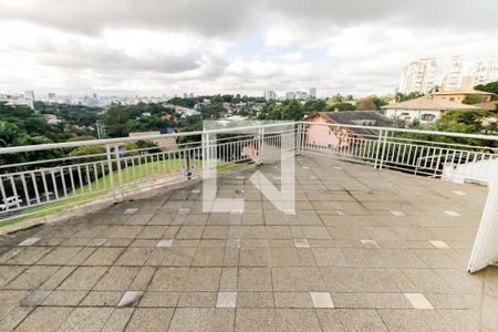 Casa de condomínio à venda com 518m², 4 quartos e 8 vagas Casa de condomínio à venda com 518m², 4 quartos e 8 vagasVaranda - Suíte 1