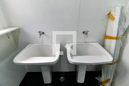 Casa de condomínio à venda com 518m², 4 quartos e 8 vagas Casa de condomínio à venda com 518m², 4 quartos e 8 vagasDetalhe da area de serviço