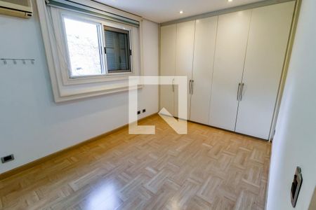 Casa de condomínio à venda com 518m², 4 quartos e 8 vagas Casa de condomínio à venda com 518m², 4 quartos e 8 vagasSuíte 2