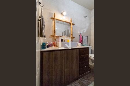 Casa à venda com 297m², 4 quartos e 3 vagasBanheiro social 