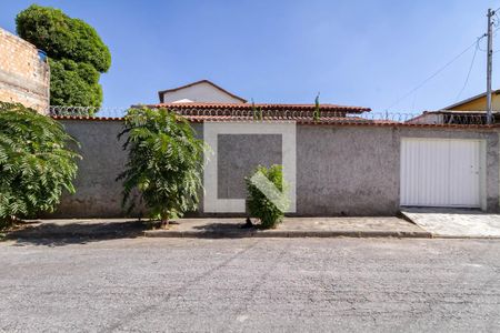Casa à venda com 297m², 4 quartos e 3 vagasFachada