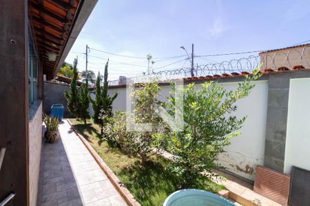 Casa à venda com 297m², 4 quartos e 3 vagasEntrada