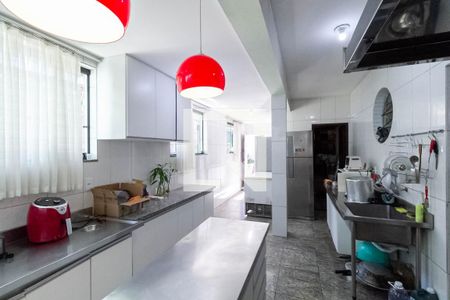 Casa à venda com 297m², 4 quartos e 3 vagasCozinha 2