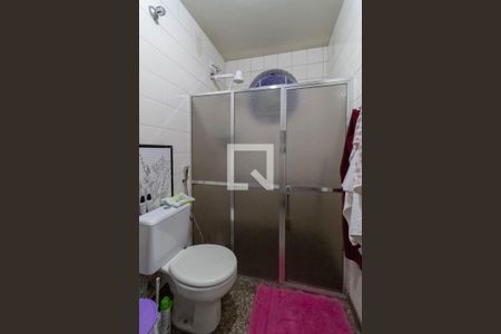 Casa à venda com 297m², 4 quartos e 3 vagasBanheiro da suíte 1