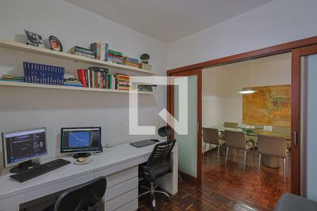 Quarto  de apartamento à venda com 3 quartos, 90m² em Santo Antônio, Belo Horizonte