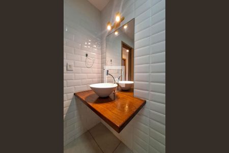 Casa para alugar com 450m², 5 quartos e 4 vagasBanheiro Social