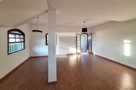 Sala de casa para alugar com 5 quartos, 450m² em Engenho do Mato, Niterói