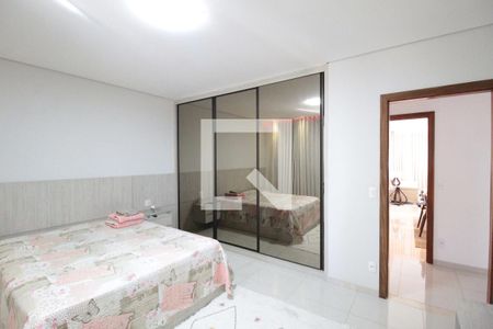 Casa à venda com 360m², 5 quartos e 3 vagasCasa 2 | Suite