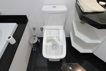 Casa à venda com 360m², 5 quartos e 3 vagasCasa 2 | Banheiro da Suite