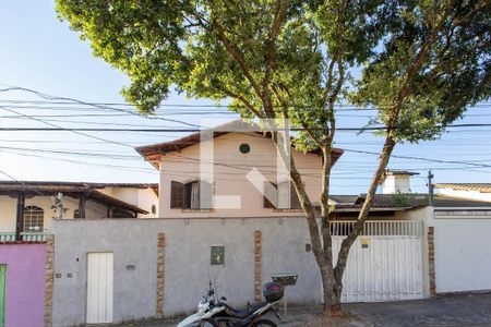 Casa à venda com 260m², 4 quartos e sem vagaFachada