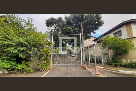 Casa à venda com 190m², 3 quartos e 4 vagas Casa à venda com 190m², 3 quartos e 4 vagasFachada da Entrada do Condomínio