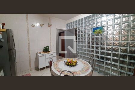 Casa à venda com 190m², 3 quartos e 4 vagas Casa à venda com 190m², 3 quartos e 4 vagasCozinha