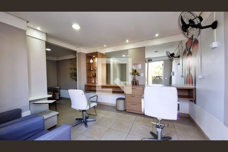Apartamento à venda com 43m², 2 quartos e 1 vaga Apartamento à venda com 43m², 2 quartos e 1 vagaespaço mulher