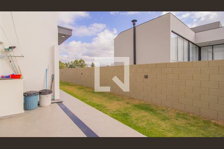 Casa de condomínio à venda com 1000m², 3 quartos e 4 vagasLavanderia