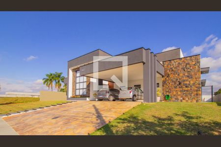 Casa de condomínio à venda com 1000m², 3 quartos e 4 vagasFachada