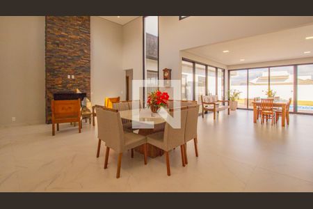 Casa de condomínio à venda com 1000m², 3 quartos e 4 vagasCopa